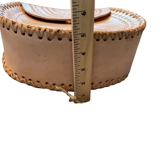 Leather Mexican Tooled CrossBody Purse- Adjustable Strap-No pockets-Stunning - Picture 7 of 7